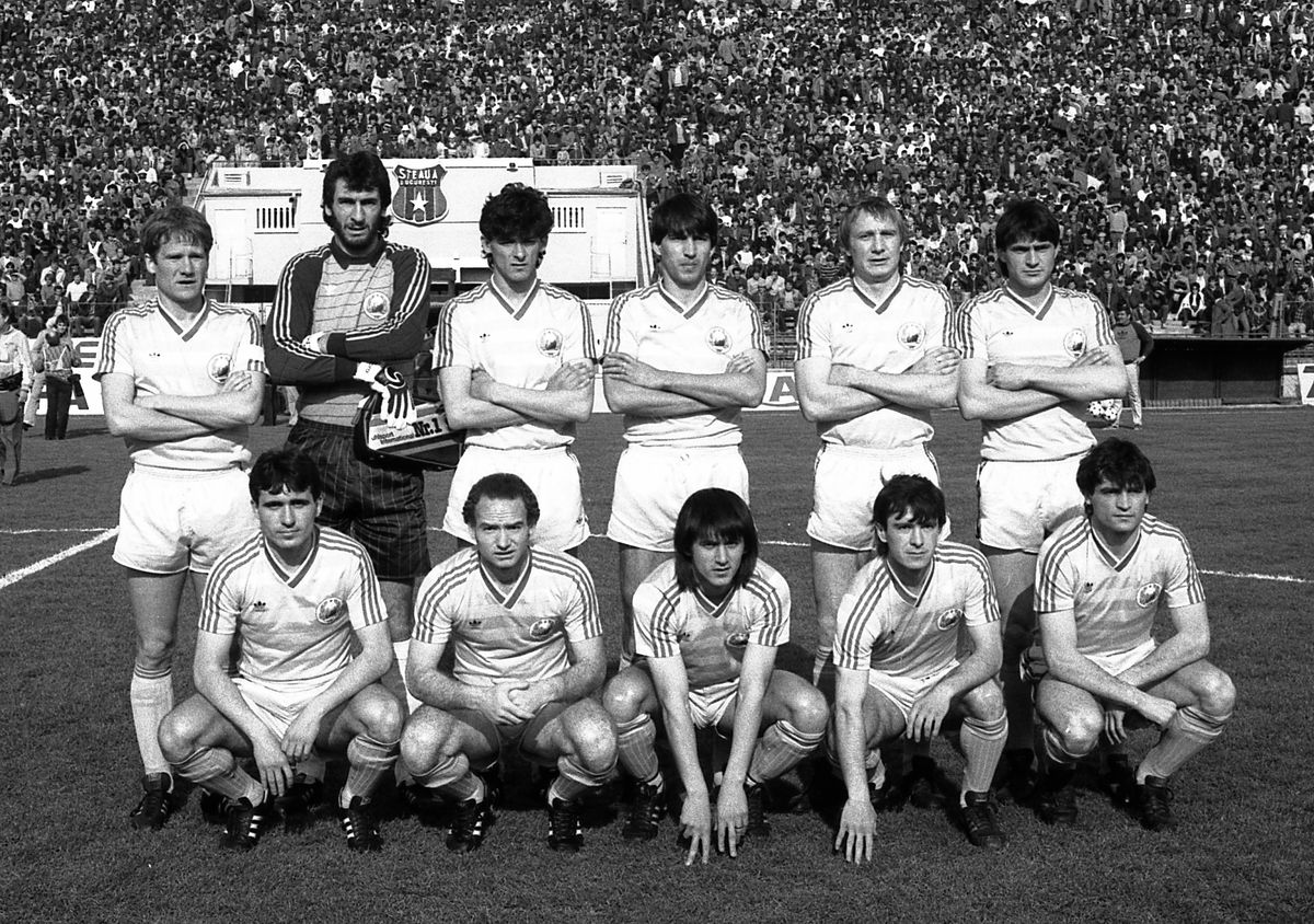 35 de ani de la cele mai tari 8 minute din istoria naționalei. Și de când Lăcătuș a trimis la spital doi adversari într-un sfert de oră. „Așa trebuie jucat și acum, nu ca domnișoarele!”