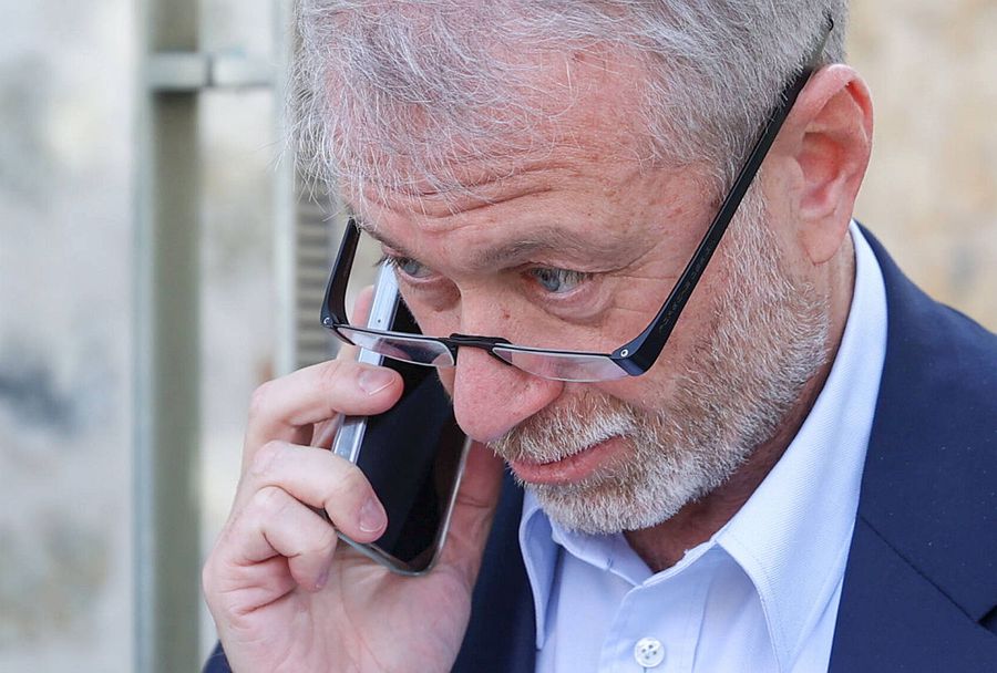 Cazul straniu al celor 2.5 miliarde de lire blocate de UK, după ce Roman Abramovich a vândut Chelsea: „Le dăm cauzelor umanitare din Ucraina”