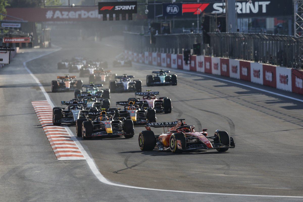 Perez câștigă cursa sprint din Azerbaidjan! Zi complicată pentru Max Verstappen: lovit la start, olandezul a fost un car de nervi