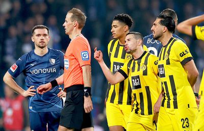 „Se cutremurau pereții” » Liderii Borussiei Dortmund au dat buzna la vestiare peste arbitrul cu Bochum