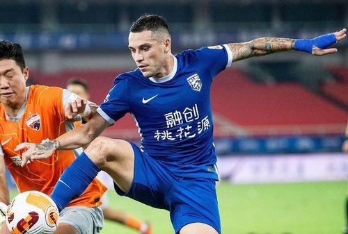Nicolae Stanciu (29 de ani, mijlocaș ofensiv) a reușit două assisturi azi, în etapa #4 din Superliga Chinei. Wuhan Three Towns a învins-o în deplasare pe Qingdao Hainiu, scor 3-0.