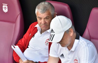 Omul care a umilit-o pe Dinamo speră într-o salvare de zile mari a „câinilor”: „Un antrenor român era mai nimerit” + Cum i-a „încins” pe unii jucători care au ajuns campioni