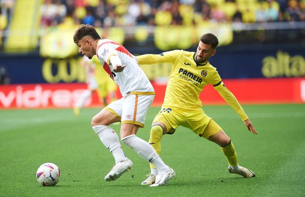 Avionul cu care un internațional român trebuia să zboare aseară a fost lovit de fulger!