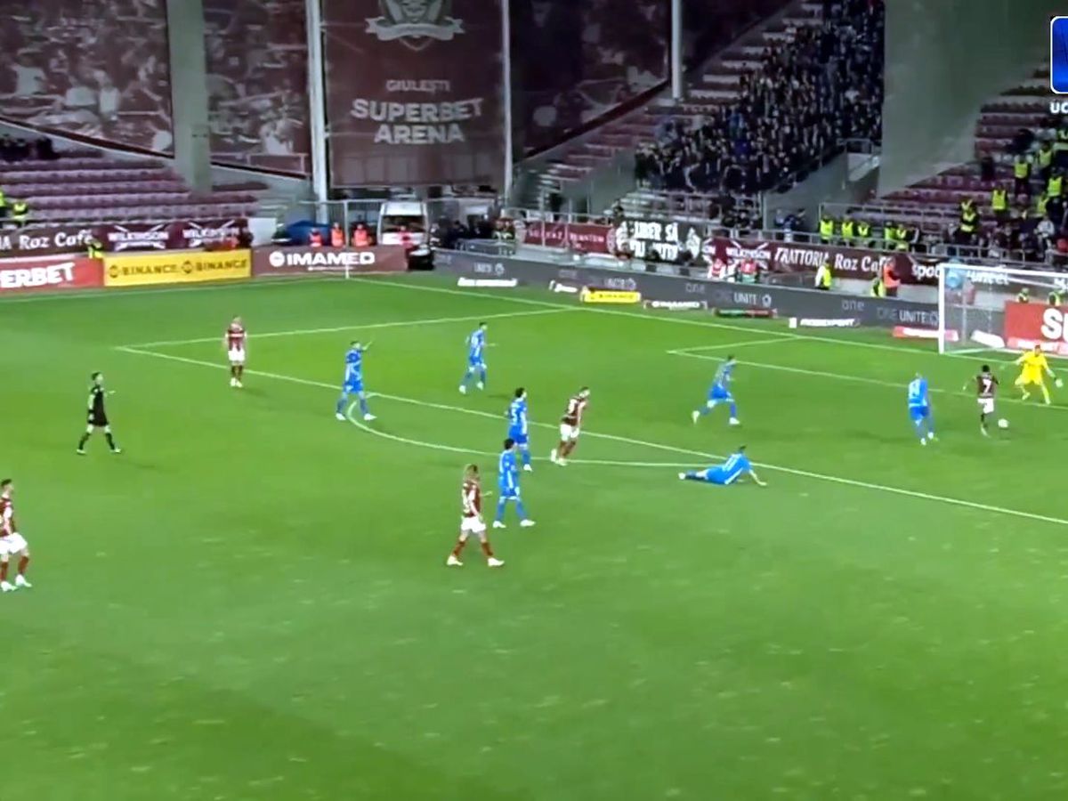Gafă mare de arbitraj în Rapid - Universitatea Craiova! A atins mingea cu mâna, dar Hațegan nu a acordat penalty