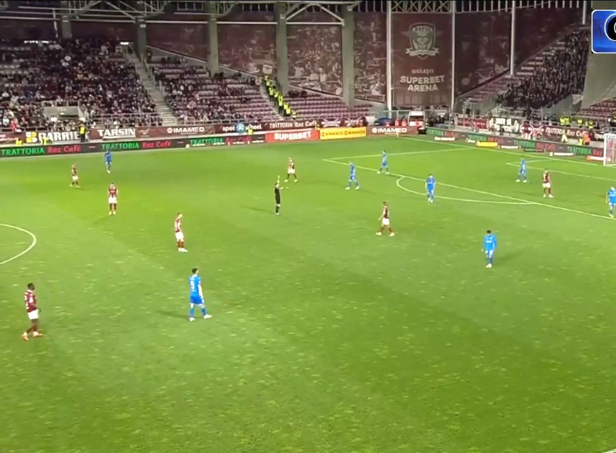 Gafă mare de arbitraj în Rapid - Universitatea Craiova! A atins mingea cu mâna, dar Hațegan nu a acordat penalty