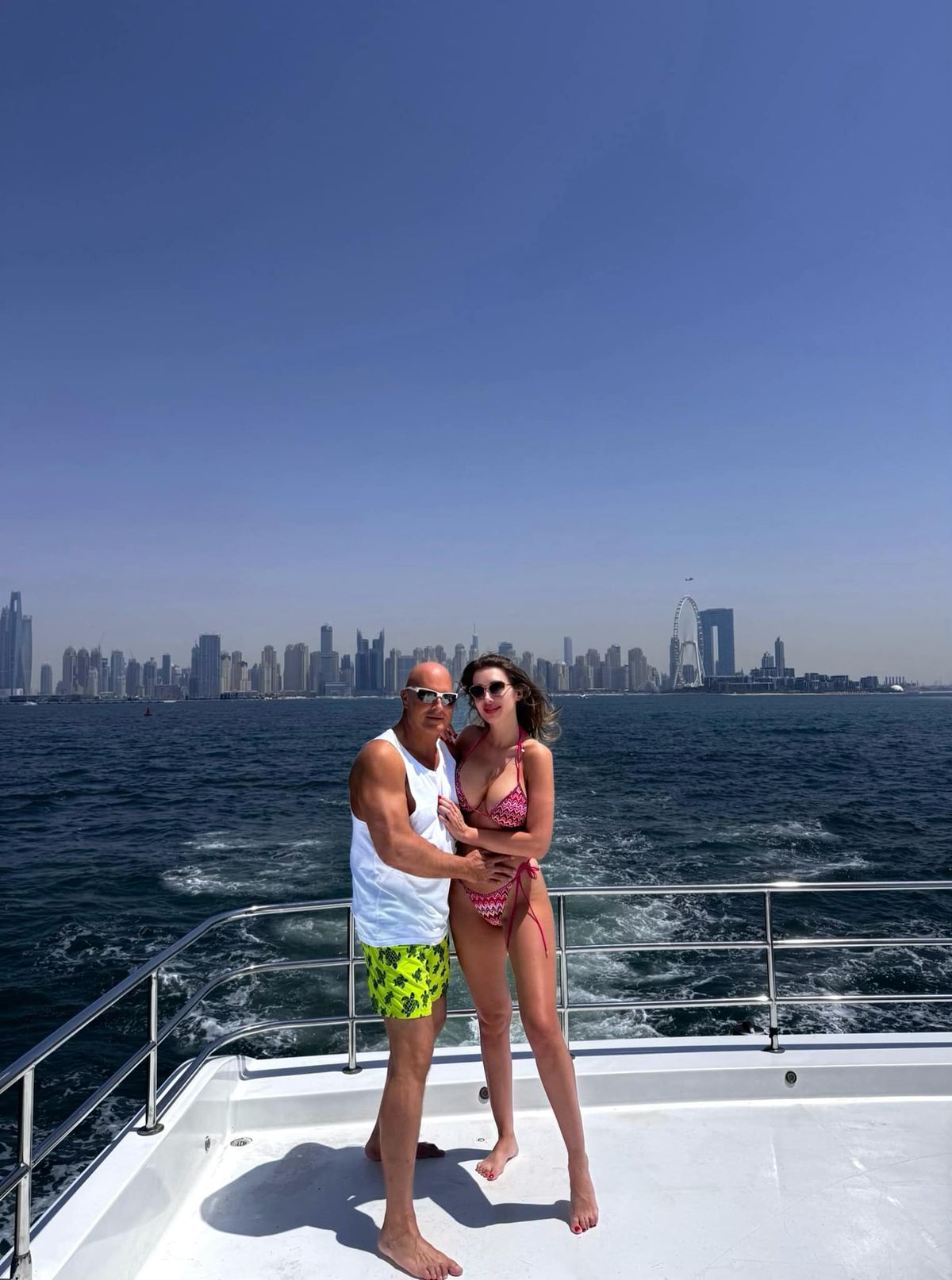 „A încălcat legea?” » Arpad Paszkany și tânăra sa iubită s-au întâlnit cu un politician foarte controversat la Hilton Budapesta