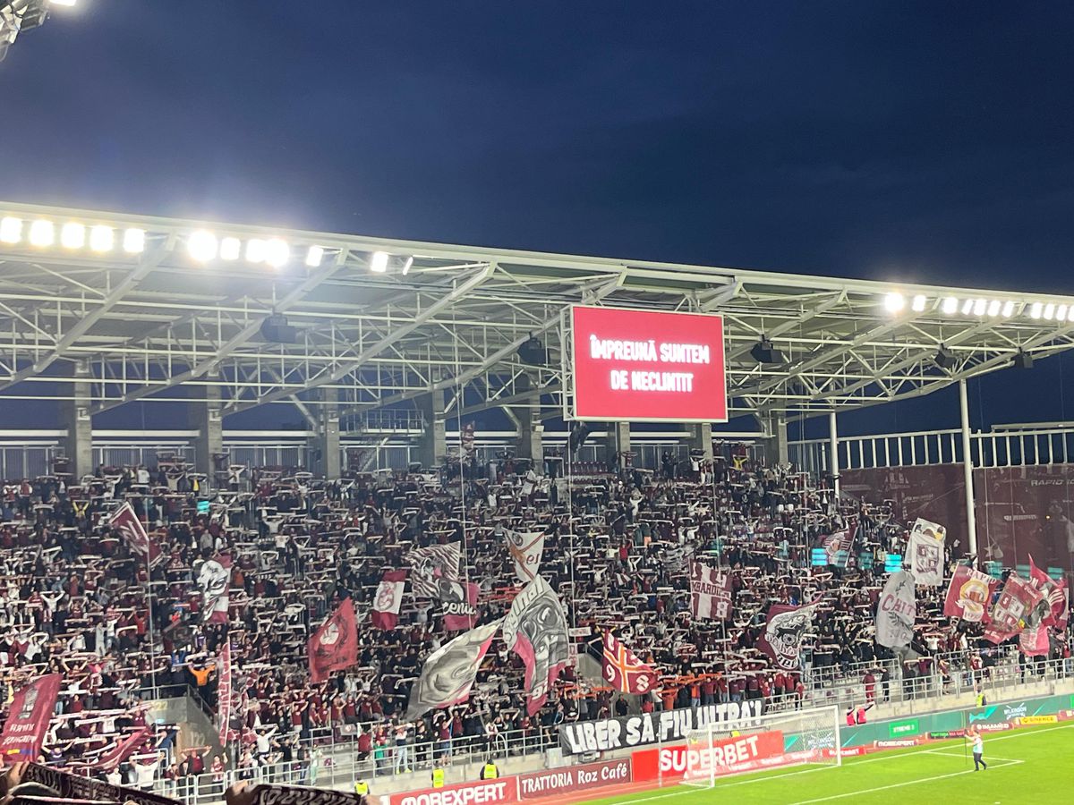 Fanii Rapidului au făcut un show pirotehnic, chiar dacă șeful galeriei este arestat din acest motiv + Cum a fost surprins în tribune Daniel Niculae, cercetat în aceeași speță
