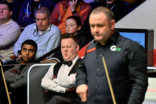 Murphy (în cămașă albă) și Maguire se urăsc de peste 20 de ani
