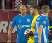Gafă mare de arbitraj în Rapid - Universitatea Craiova! A atins mingea cu mâna, dar Hațegan nu a acordat penalty