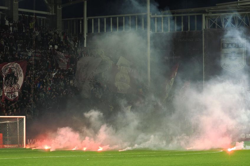 Torțele și fumigenele și-au făcut din nou apariția pe stadionul Rapidului