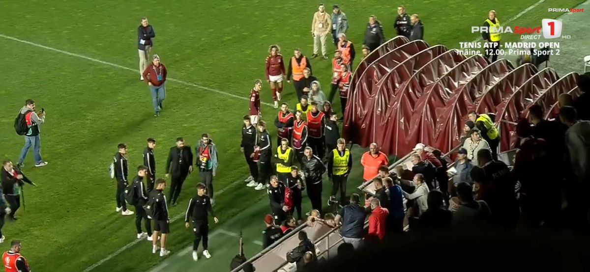 Scene incredibile la finalul meciului din Giulești. Paul Iacob a sărit la bătaie cu spectatorii + Prima reacție a jucătorului