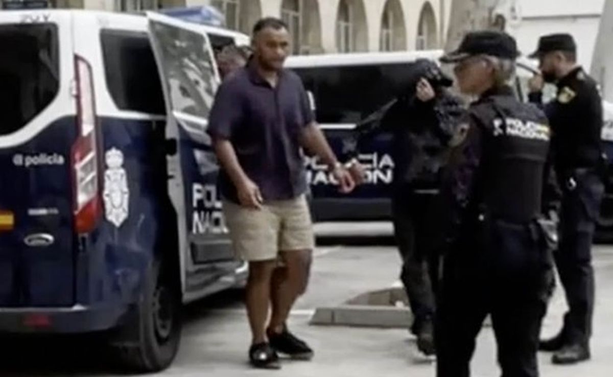 Starul „naționalei” Angliei a fost arestat în vacanță » Sportivul a fost doborât cu greu de 8 polițiști, după ce a rezistat la electroșocuri