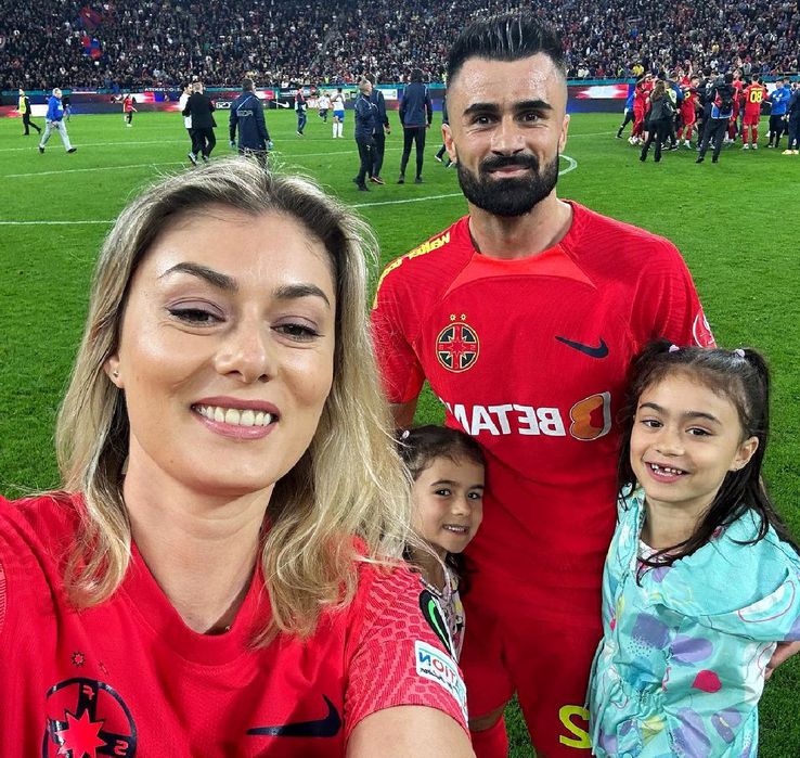 Valentin Crețu, soția și copiii, după meciul în care FCSB a devenit campioană /  Sursă foto: instagram.com/valentincretu89/, instagram.com/madalinamariacretu/