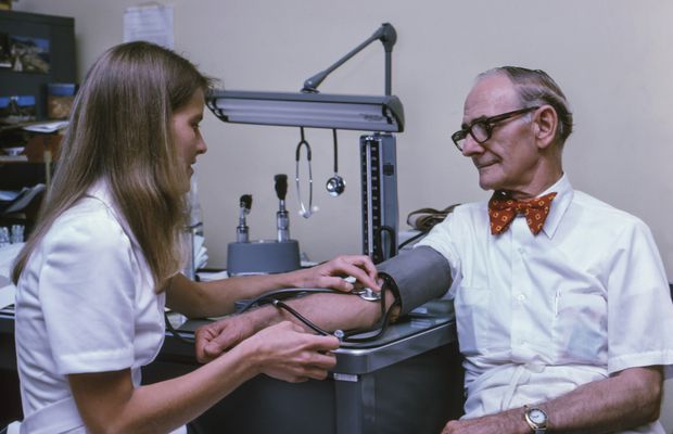 Ai cârcei frecvent? Află ce semnale îți transmite corpul și ce poți face