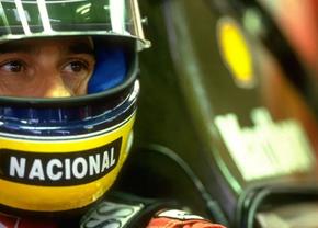 Casca purtată de Ayrton Senna în weekend-ul în care i-a salvat viața lui Erik Comas a fost vândută la licitație