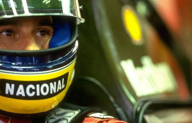 Casca purtată de Ayrton Senna în weekend-ul în care i-a salvat viața lui Erik Comas a fost vândută la licitație