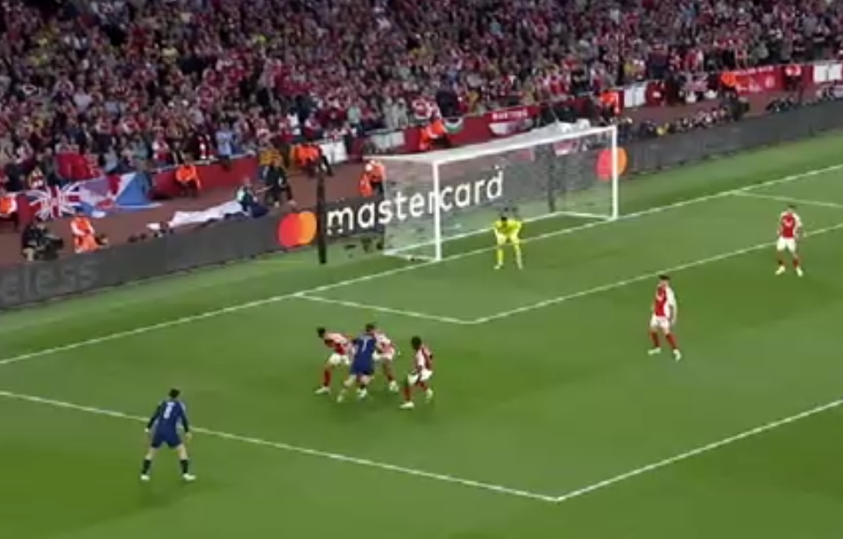 Keith Hackett spune că PSG putea primi penalty în meciul cu Arsenal