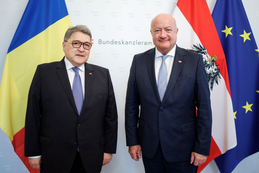 Ministrul de Externe, Emil Hurezeanu, s-a întâlnit săptămâna trecută cu cancelarul Austriei, Christian Stocker. Sursa: mae.ro Surse GSP: Guvernul României ar plănui o deplasare în masă la Viena cu ocazia meciului de fotbal Austria - România! + FRF asaltată de politicieni pentru partida din 7 iunie