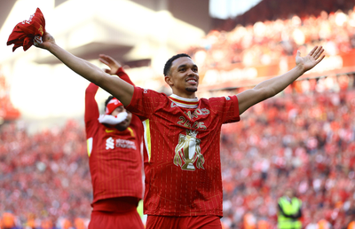 S-a aflat acum! Un cititor pe buze a redat dialogul dintre Trent Alexander-Arnold și patronul lui Liverpool: „Nu te panica”