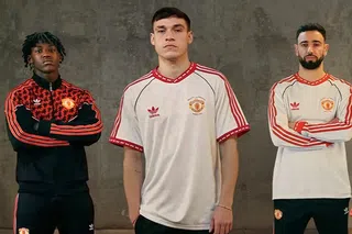 Fanii au luat foc când au văzut tricoul retro lansat de Manchester United: „Mai multe produse decât victorii” » Are un preț uriaș