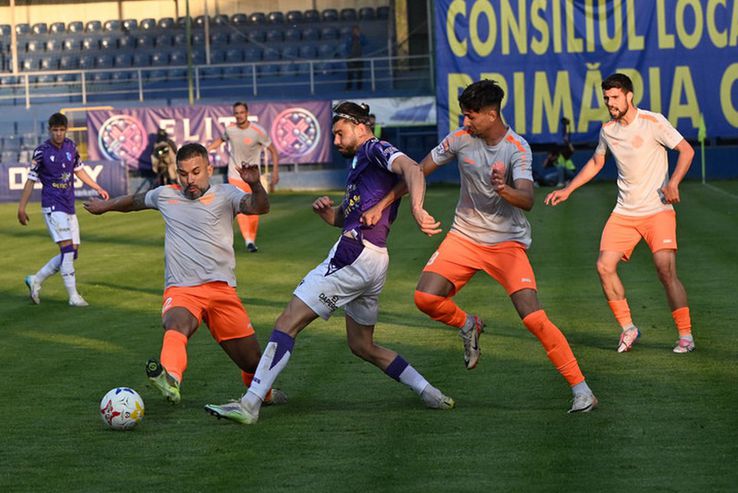 Metaloglobus - FC Argeș / sursă foto: Sport Pictures
