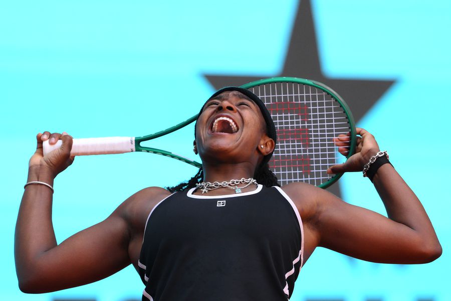 Surpriza anului în tenis! Aryna Sabalenka a fost eliminată în sferturi la Madrid, după ce a ratat ȘASE mingi de meci