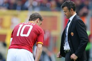 Românul celebru antrenat de Luis Enrique, episod tare: „Bă, băieți, vă întreb ceva”. Atunci a intervenit marele Totti!