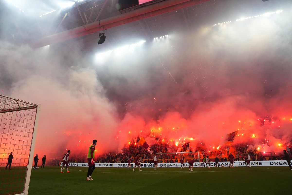 40.000 de oameni la antrenament, înaintea meciului de titlu din weekend!