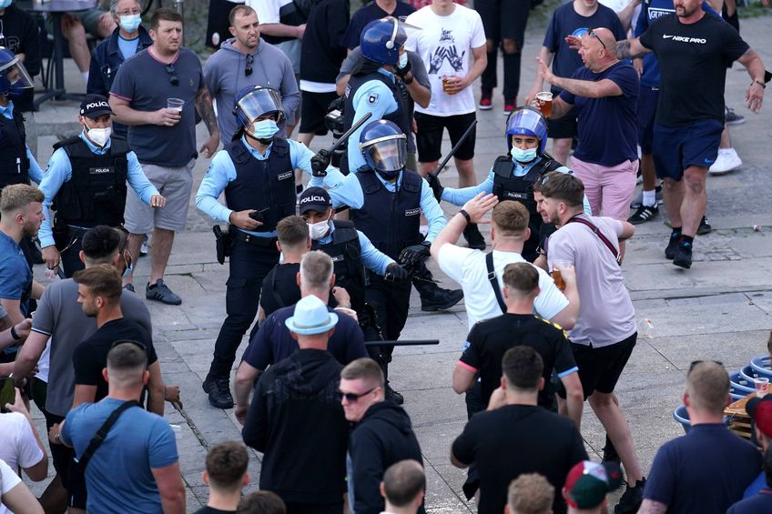 Fanii lui City și Chelsea s-au bătut între ei, dar și cu polițiștii portughezi