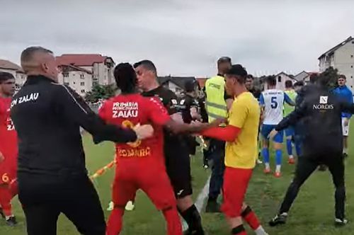 Unirea Dej a obținut accederea în Liga 2 în ultima secundă, 1-1 cu SCM Zalău. La final, a urmat o bătaie generală!