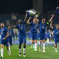 Mason Mount, în dreapta imaginii, sărbătorind triumful din Liga Campionilor