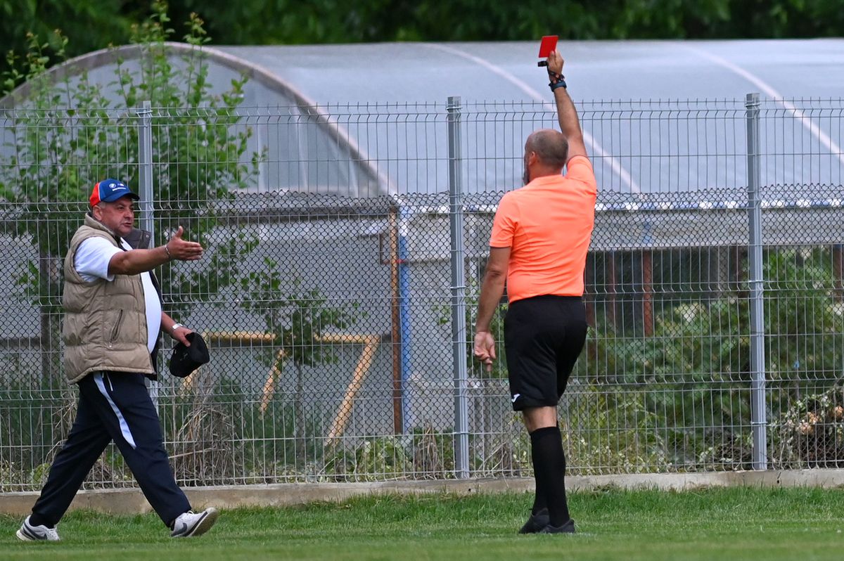 Game of Thrones în Liga 4 » Zmeii din Ogrezeni, campioni la pastramă! „Patroane, ești prea calm! Ai vândut meciul?” + Schimbare tactică: „Iese Motan, intră Pisoi”