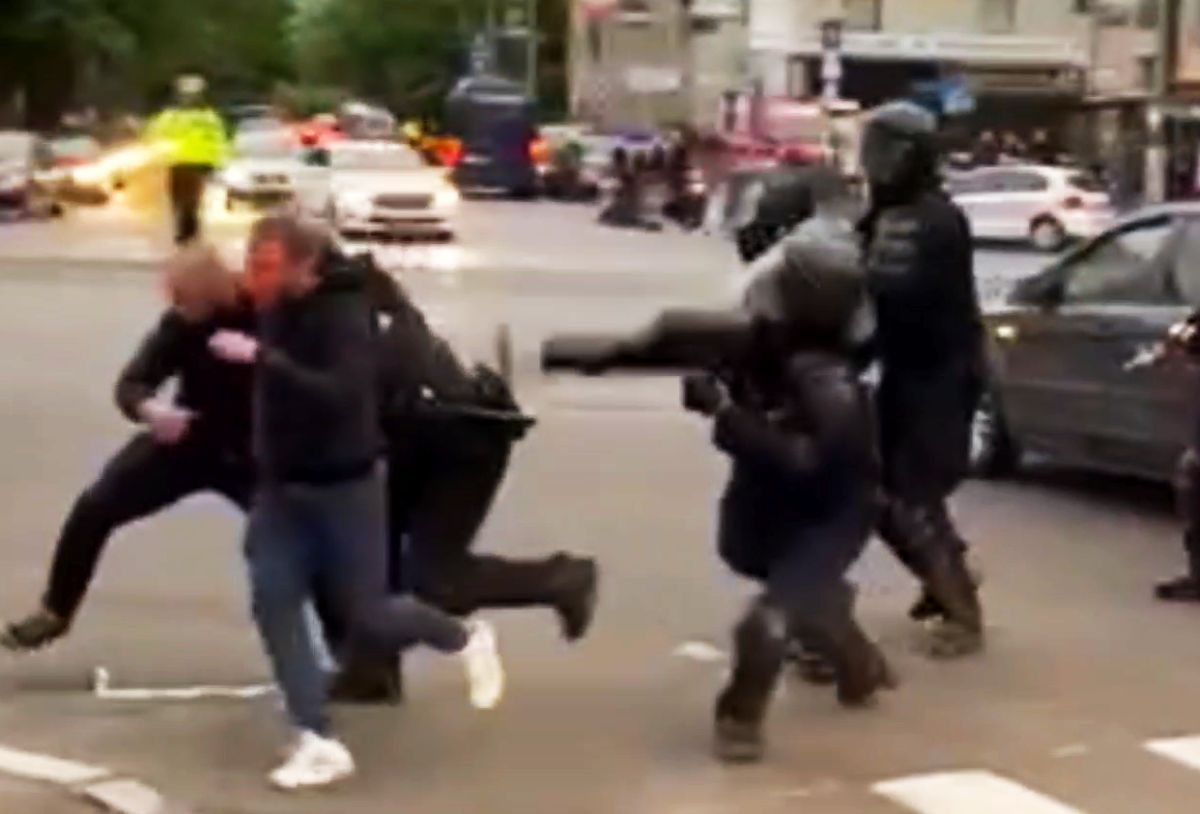 Cântece în stadion, bătaie pe străzi! » Imagini filmate cu o oră înaintea barajului Dinamo - U Cluj