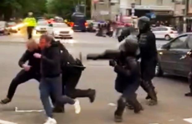 Cântece în stadion, bătaie pe străzi! » Imagini filmate cu o oră înaintea barajului Dinamo - U Cluj
