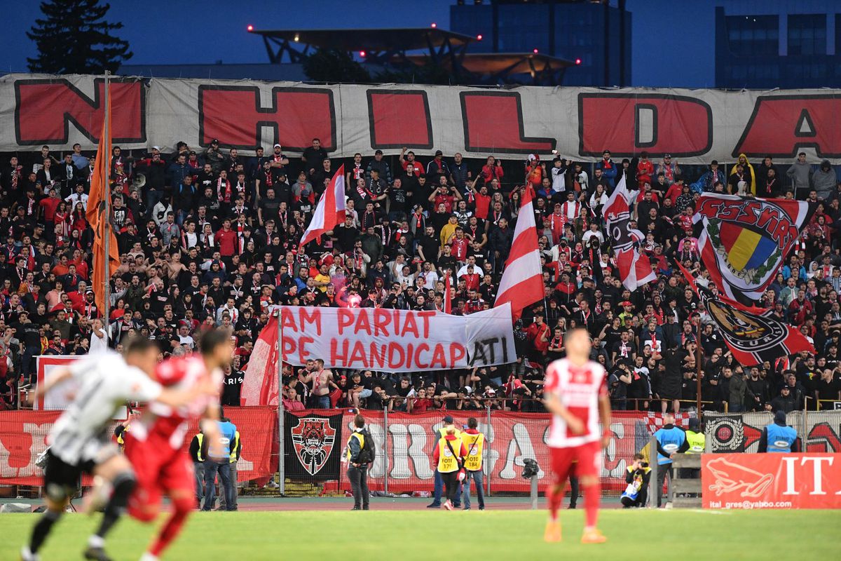 Momente delicate filmate de reporterul GSP pe stadion » Un dinamovist și-a strigat durerea în fața jandarmilor: „Tu nu o să poți să-nțelegi niciodată! Nu plec de aici”