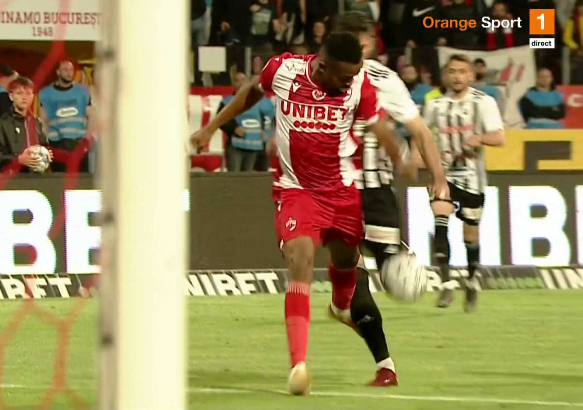 Dinamoviștii au cerut penalty în minutul 53 » Reluările au lămurit faza cu Irobiso și Florin Ilie