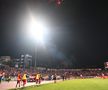 Momente incendiare la Dinamo - U Cluj » A plouat cu rachete de semnalizare în prima repriză!