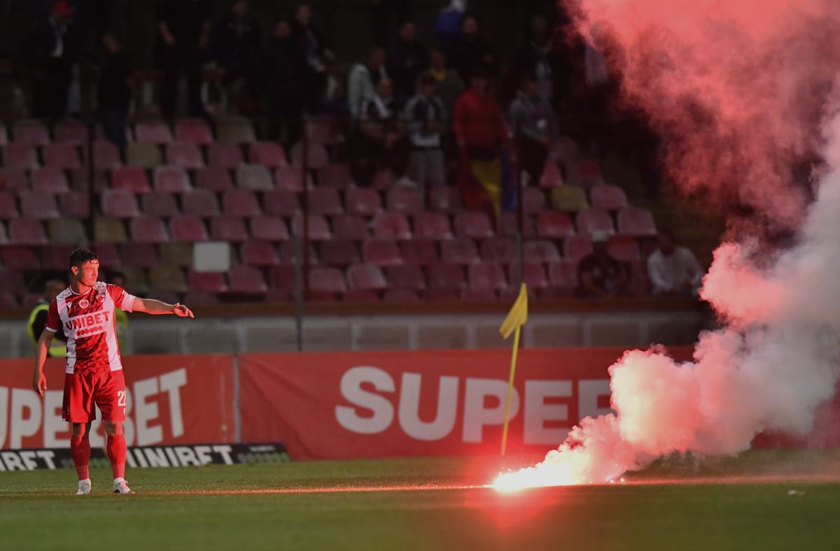 Detalii uluitoare din vestiarul „câinilor” » Aroganțe și relaxare înainte de Dinamo - U Cluj: „Le dăm 3-0 repede, simplu!” + Fotbaliștii îl ironizau pe Uhrin