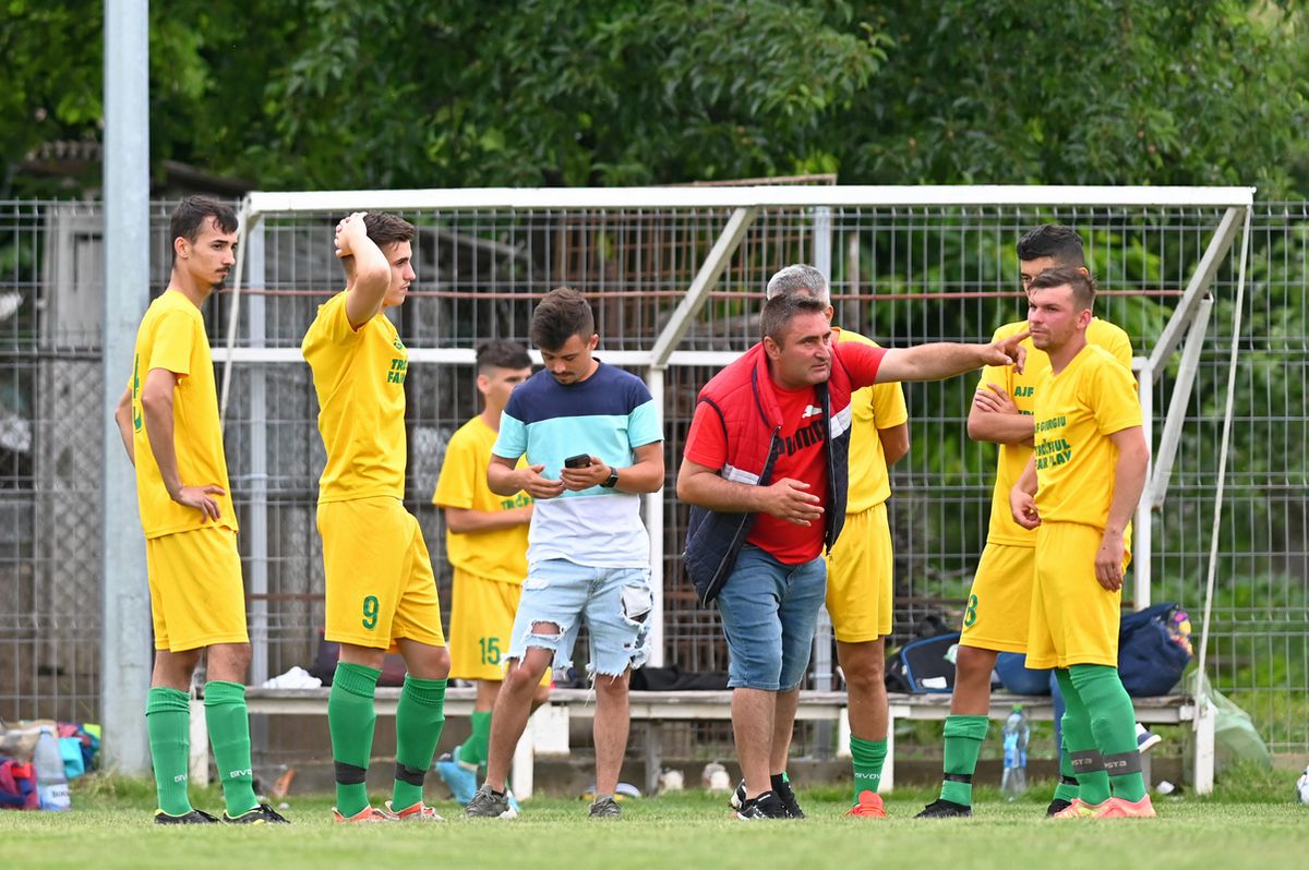 Game of Thrones în Liga 4 » Zmeii din Ogrezeni, campioni la pastramă! „Patroane, ești prea calm! Ai vândut meciul?” + Schimbare tactică: „Iese Motan, intră Pisoi”
