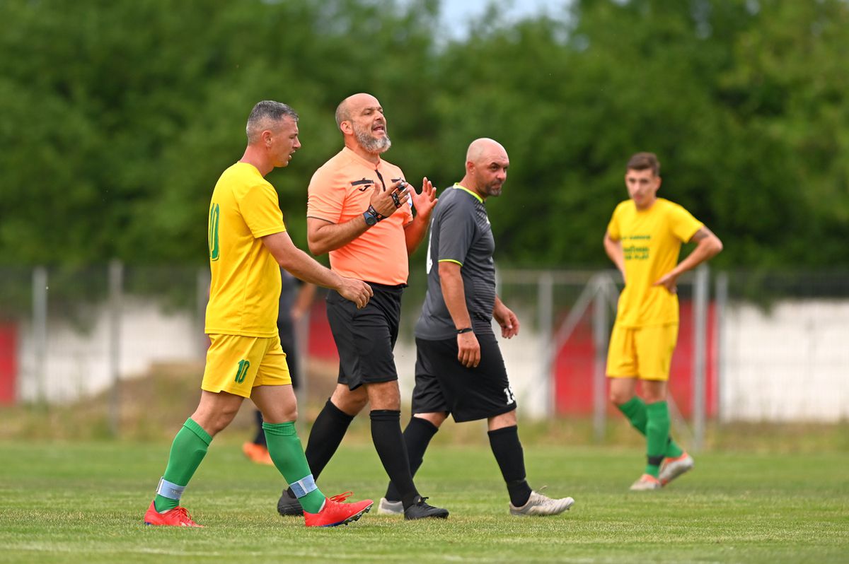 Game of Thrones în Liga 4 » Zmeii din Ogrezeni, campioni la pastramă! „Patroane, ești prea calm! Ai vândut meciul?” + Schimbare tactică: „Iese Motan, intră Pisoi”