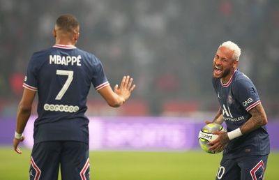 Neymar îl ignoră pe Benzema » Jucătorul-surpriză căruia i-ar da Balonul de Aur