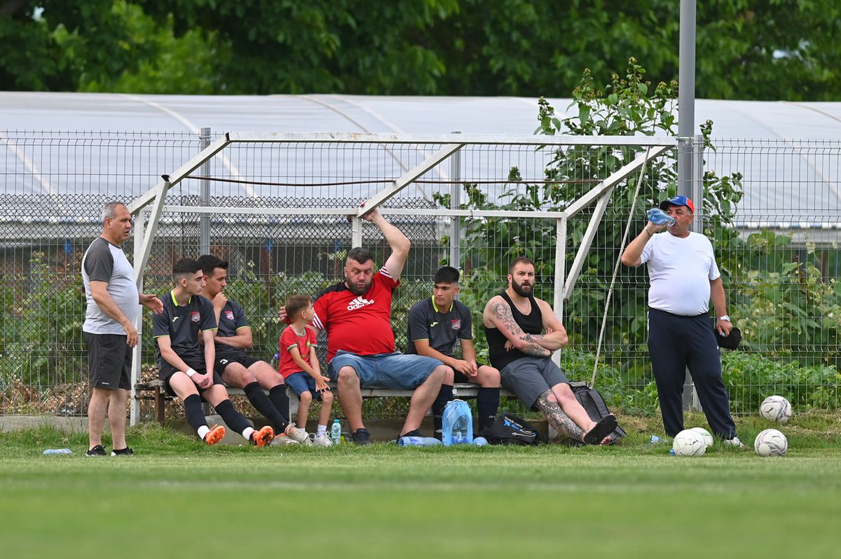 Game of Thrones în Liga 4 » Zmeii din Ogrezeni, campioni la pastramă! „Patroane, ești prea calm! Ai vândut meciul?” + Schimbare tactică: „Iese Motan, intră Pisoi”