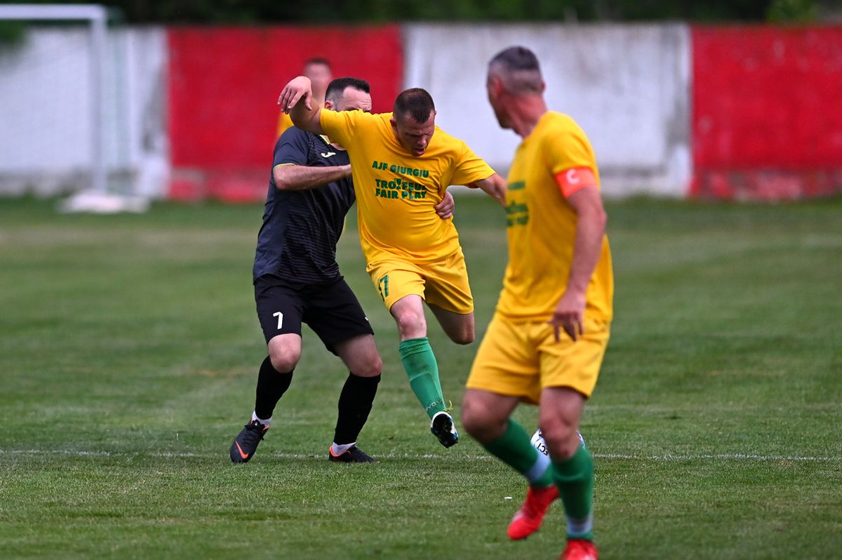 Game of Thrones în Liga 4 » Zmeii din Ogrezeni, campioni la pastramă! „Patroane, ești prea calm! Ai vândut meciul?” + Schimbare tactică: „Iese Motan, intră Pisoi”