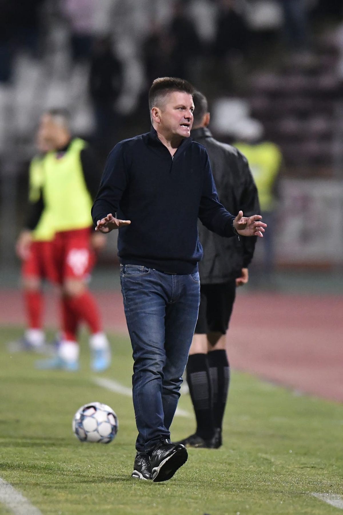 Detalii uluitoare din vestiarul „câinilor” » Aroganțe și relaxare înainte de Dinamo - U Cluj: „Le dăm 3-0 repede, simplu!” + Fotbaliștii îl ironizau pe Uhrin