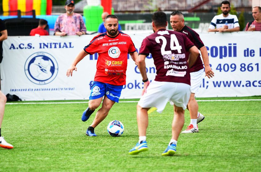 „UEFAntastici” de la Steaua și Rapid s-au întâlnit într-un meci caritabil, pe sintetic, în cadrul „Victory Cup”. S-a încheiat 2-2, iar unii dintre protagoniști au arătat că ar putea face față în continuare fotbalului din România.