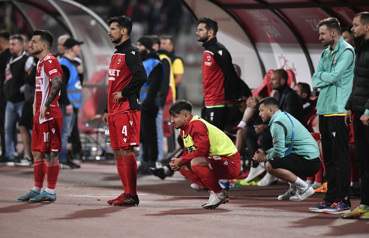 Pe unde au părăsit fotbaliștii lui Dinamo stadionul, după rușinea retrogradării în Liga 2