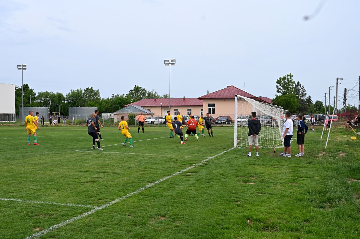 Game of Thrones în Liga 4 » Zmeii din Ogrezeni, campioni la pastramă! „Patroane, ești prea calm! Ai vândut meciul?” + Schimbare tactică: „Iese Motan, intră Pisoi”