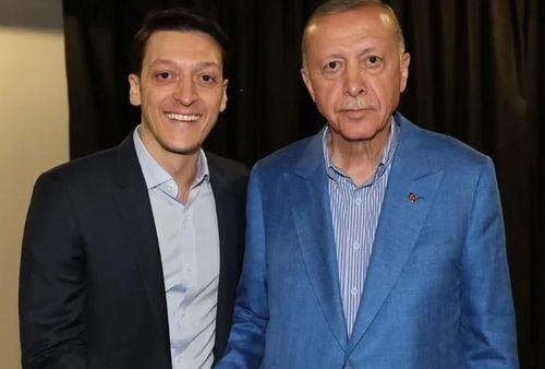 Dictatorul Erdogan a sărbătorit victoria la alegeri cu Ozil/ foto: Instagram @Mesut Ozil
