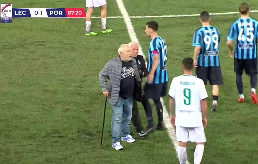 Paolo Leonardo Di Nunno Imaginile weekend-ului » Președintele echipei a intrat pe gazon în baston, a înjurat arbitrul și a lovit un adversar! Apoi a ieșit cu mașinuța de pe teren