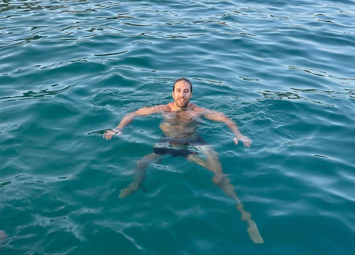 „Mănânc o dată pe zi” » Ce regim alimentar urmează fostul star al lui Arsenal, căruia i s-a găsit mercur în organism: „2.000 de litri de apă pentru un burger? Demență totală!”